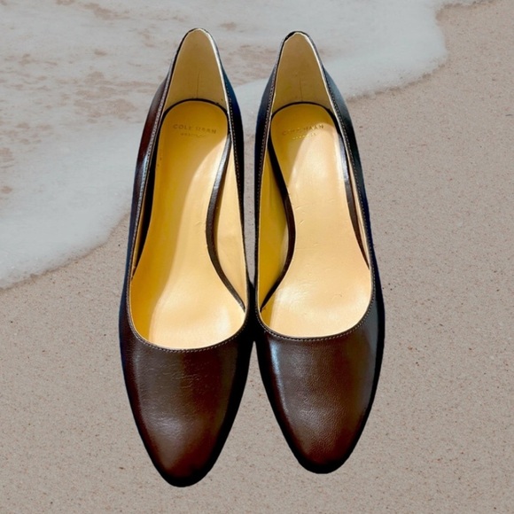 Cole Haan Classic & Comfortable Leather Pumps, Chestnut 2 1/2” Heel, SZ 8B - Picture 10 of 10
